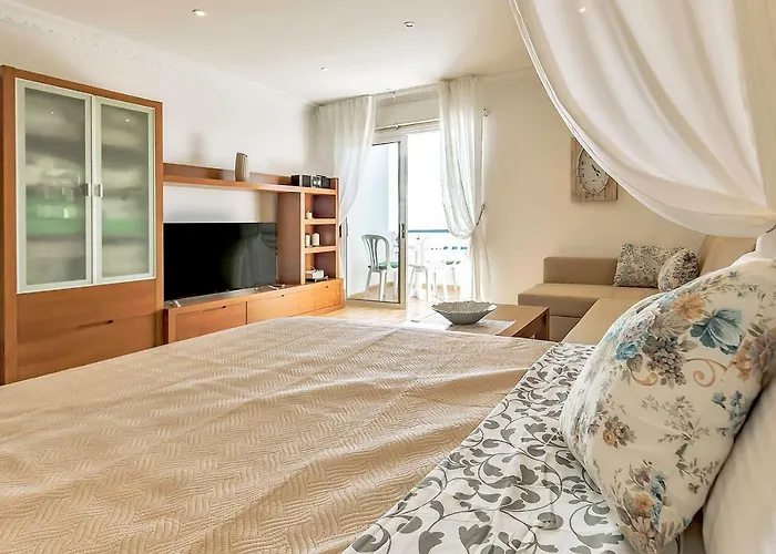 On The Ocean Coast Адехе